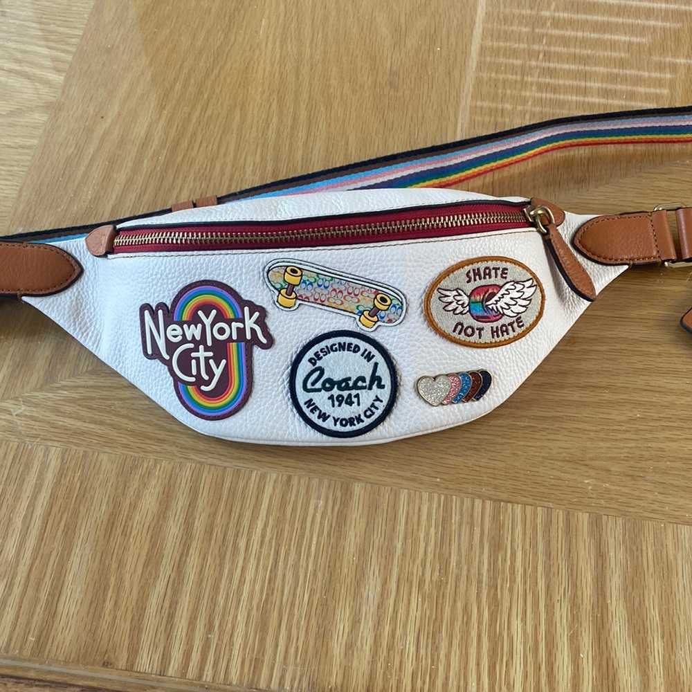 Coach sling bag-only worn twice. Like new.